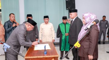Wali Kota Ternate H. M. Tauhid Soleman saat melantik 11 pejabat di lingkungan Pemerintah Kota Ternate, Kamis (1/10/2026).
