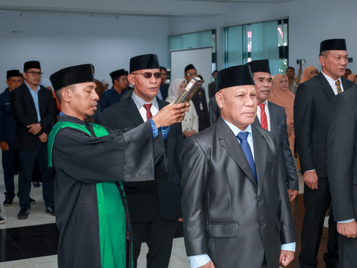 Amiruddin Abd. Hamid saat diambil sumpah/janji jabatan.