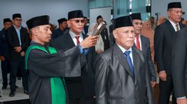 Amiruddin Abd. Hamid saat diambil sumpah/janji jabatan.